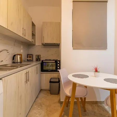 Korinthos Downtown Apartment Extérieur photo